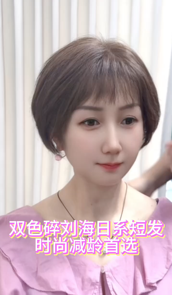 JSWIG挑染一般融入于发丝初期的配色 日系产品的色号常常有3/5、5/8 这是为了凸显层次感却又不着高调 表现了日式的细腻和多用性 